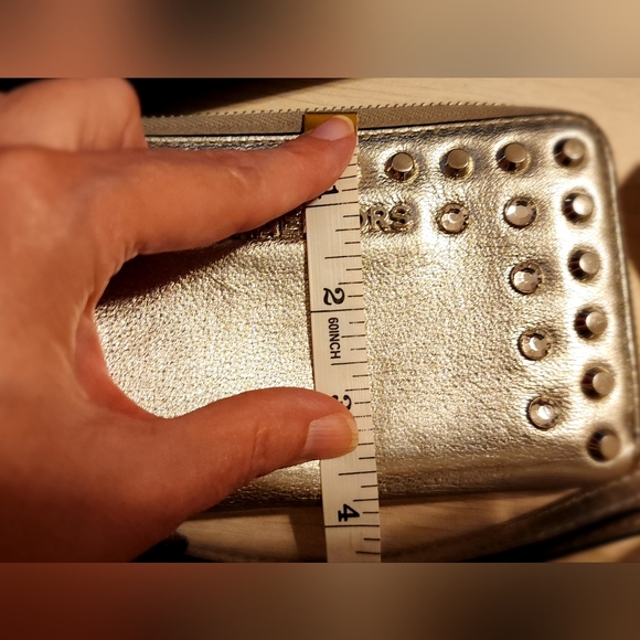 Preowned Michael Kors metallic silver‎ wallet - Picture 13 of 14